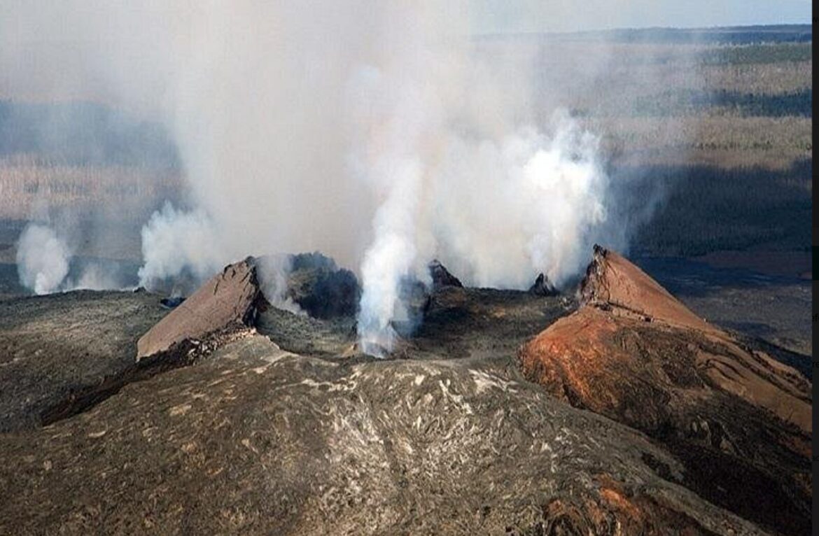 Active Volcanoes & Helicopter Tour
