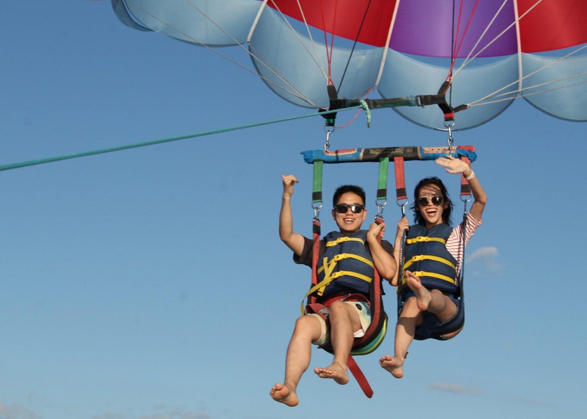 Waikiki Parasailing