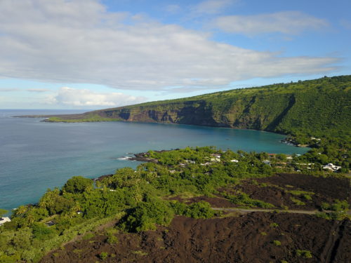 Aerial photo of Kealakekua Bay, Big Island, Hawaii and the Captain Cook Monument