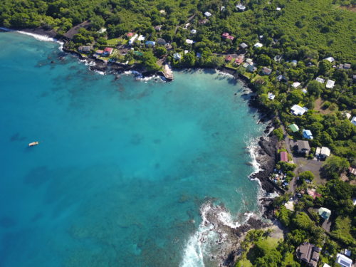 Aerial photo of Kealakekua Bay, Big Island, Hawaii and the Captain Cook Monument