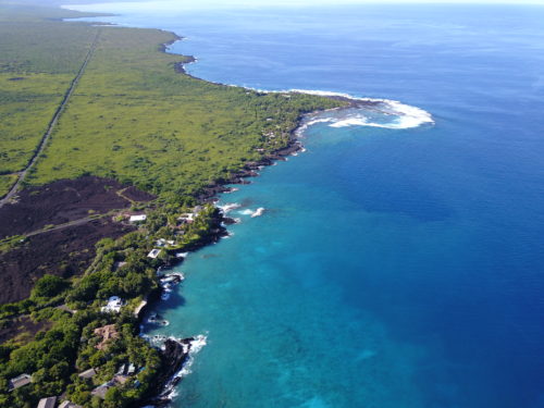 Aerial photo of Kealakekua Bay, Big Island, Hawaii and the Captain Cook Monument